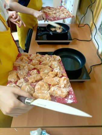 Zajęcia kulinarne – nauka przez działanie i wspólne gotowanie. — zdjęcie 5
