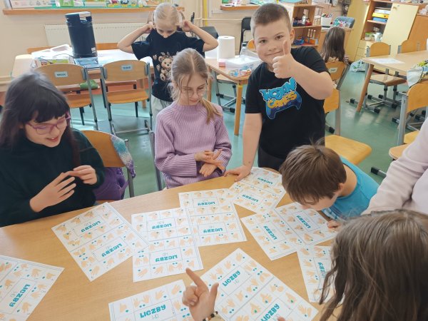 Zajęcia rozwijające kluczowe kompetencje emocjonalno-społeczne „Zabawy z językiem migowym” — zdjęcie 3