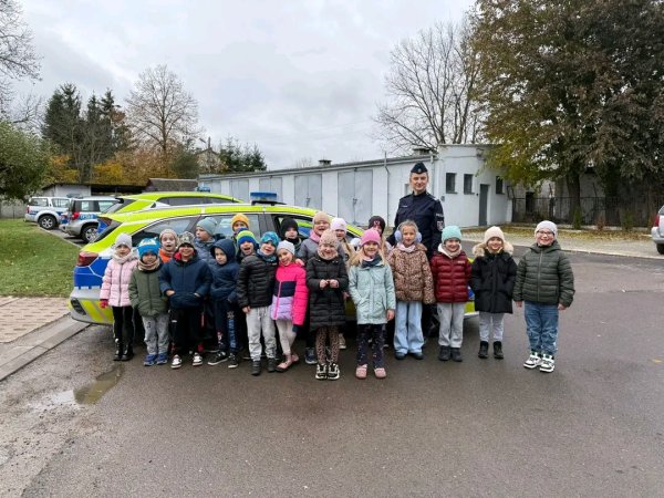 Odwiedziny klasy 0a na Komendzie Powiatowej Policji — zdjęcie 1