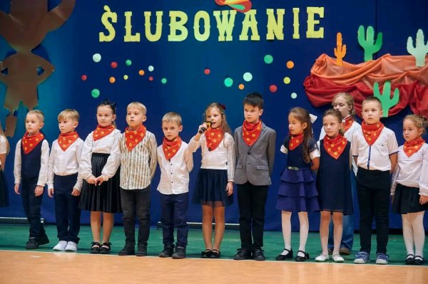 ŚLUBOWANIE KLAS PIERWSZYCH — zdjęcie 6