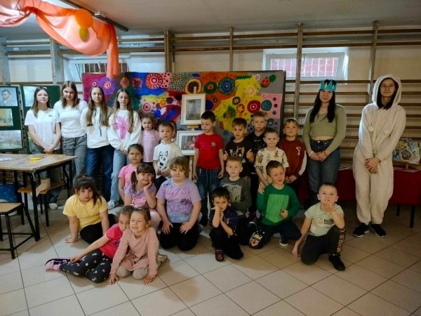 ŚWIATOWY DZIEŃ SZTUKI w SP 1 finał projektu artystyczno - edukacyjnego klasy VII a — zdjęcie 6