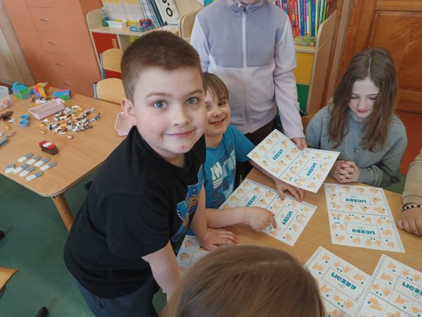 Zajęcia rozwijające kluczowe kompetencje emocjonalno-społeczne „Zabawy z językiem migowym” — zdjęcie 4