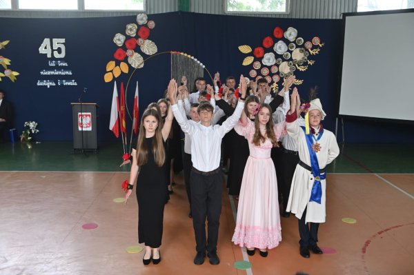 Jubileusz 45- lecia Szkoły Podstawowej Nr1 im. T. Kościuszki w Parczewie — zdjęcie 11