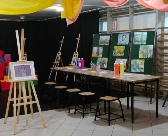 ŚWIATOWY DZIEŃ SZTUKI w SP 1 finał projektu artystyczno - edukacyjnego klasy VII a — zdjęcie 4