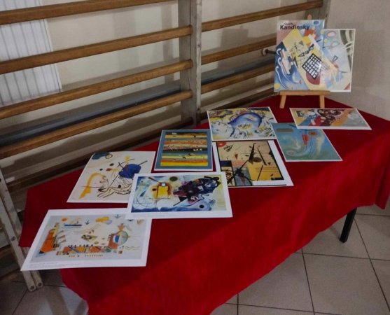 ŚWIATOWY DZIEŃ SZTUKI w SP 1 finał projektu artystyczno - edukacyjnego klasy VII a — zdjęcie 5