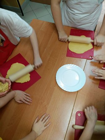 Zajęcia kulinarne – nauka przez działanie i wspólne gotowanie. — zdjęcie 29