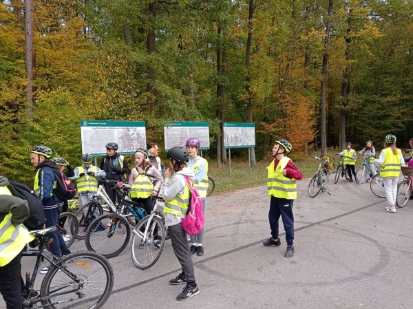 Wycieczka rowerowa klasy VI i VII - Turystyczna Jedynka — zdjęcie 1