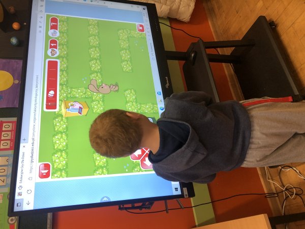 Wykorzystanie monitora interaktywnego do zajęć lekcyjnych i pozalekcyjnych w Szkole Podstawowej Nr 1 w Parczewie. — zdjęcie 3