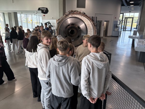 Wycieczka szkolna Rzeszów - Wadowice - Energylandia - Kraków — zdjęcie 4