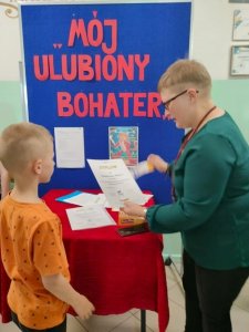 Rozstrzygnięcie XXI Powiatowego Konkursu Plastycznego na plakat pt. „Mój ulubiony bohater”. - 15