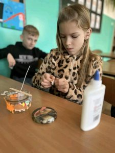 Wykonanie świeczek sojowych na Dzień Wszystkich Świętych - 6