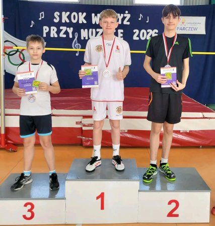 Rekordowy „Skok wzwyż przy muzyce” – sportowa walka z nałogami w SP1 — zdjęcie 6