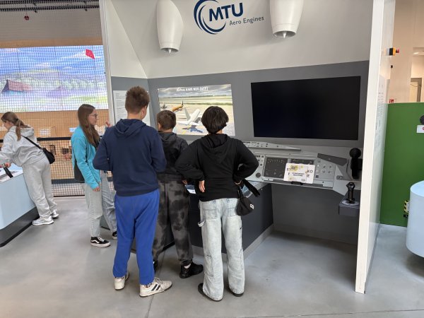 Wycieczka szkolna Rzeszów - Wadowice - Energylandia - Kraków — zdjęcie 14