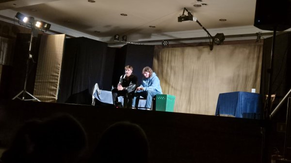 Sztuka teatralna „Samotność w tłumie” — zdjęcie 2