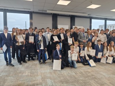 Sukces Karoliny Krzewskiej, uczennicy kl. 8B - 1