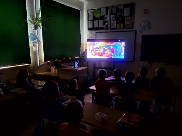 Wykorzystanie monitora interaktywnego do zajęć lekcyjnych i pozalekcyjnych w Szkole Podstawowej Nr 1 w Parczewie. — zdjęcie 4