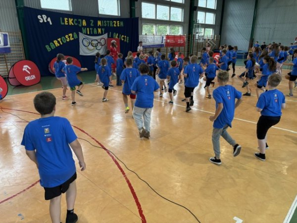 🏆 Lekcja z Mistrzem już za nami! To był niesamowity dzień w SP1! 🏃‍♂️💨 — zdjęcie 13