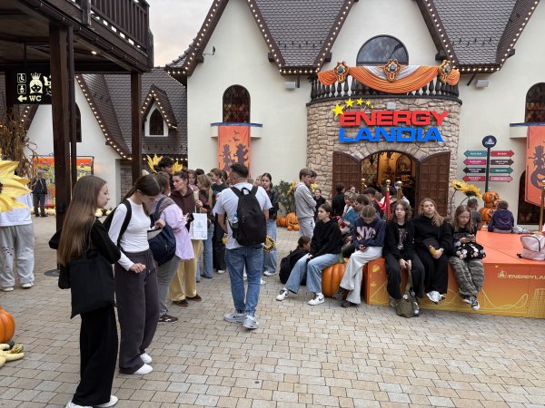 Wycieczka szkolna Rzeszów - Wadowice - Energylandia - Kraków — zdjęcie 28