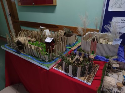 W kameralnej przestrzeni SP Nr 1 niezwykła wystawa prac uczniów - 4