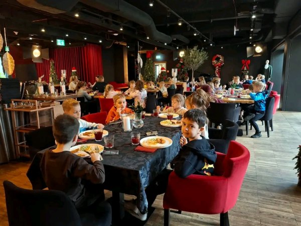 Mikołajkowa wycieczka do teatru — zdjęcie 13