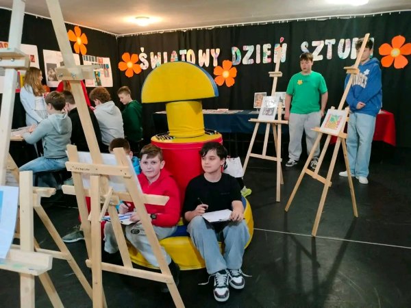 Światowy Dzień Sztuki „Ogród Ekspresji” — zdjęcie 1