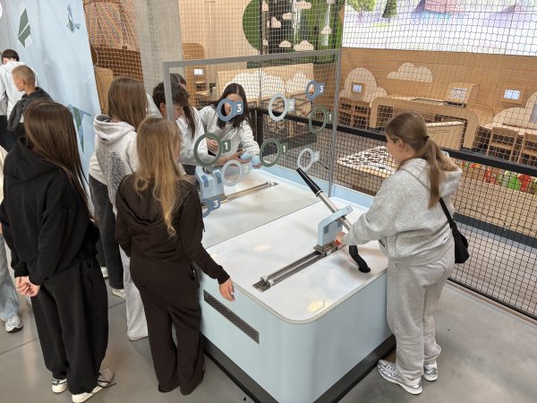 Wycieczka szkolna Rzeszów - Wadowice - Energylandia - Kraków — zdjęcie 15