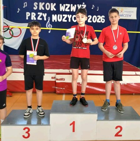 Rekordowy „Skok wzwyż przy muzyce” – sportowa walka z nałogami w SP1 — zdjęcie 8